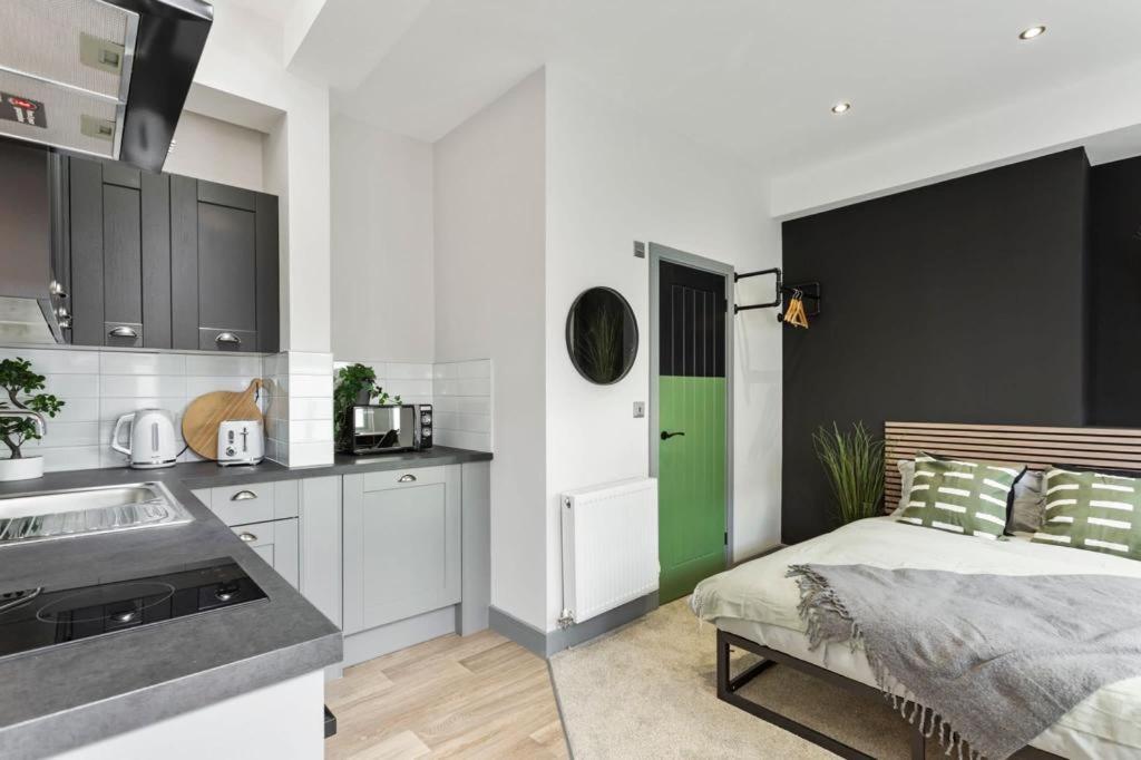✰Onpoint -Modern & Fresh Studio Apt Close To Centre - Convenient!✰ Apartment Beeston  Exterior photo